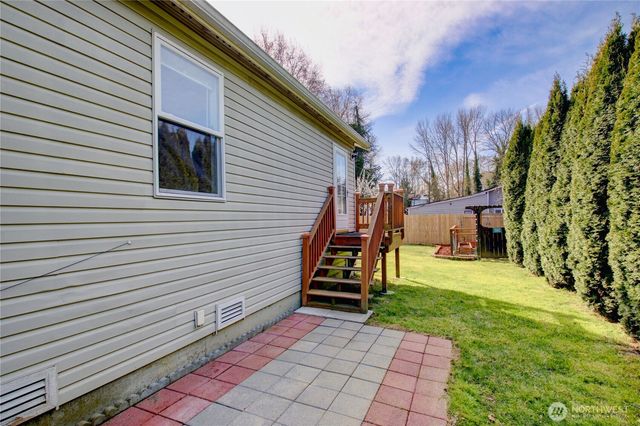 1320 E Fairhaven Avenue, Burlington, WA 98233