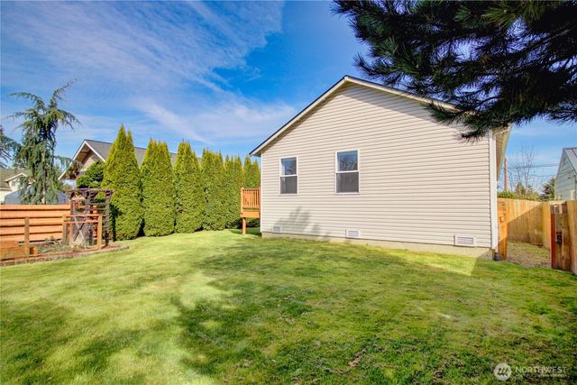 1320 E Fairhaven Avenue, Burlington, WA 98233