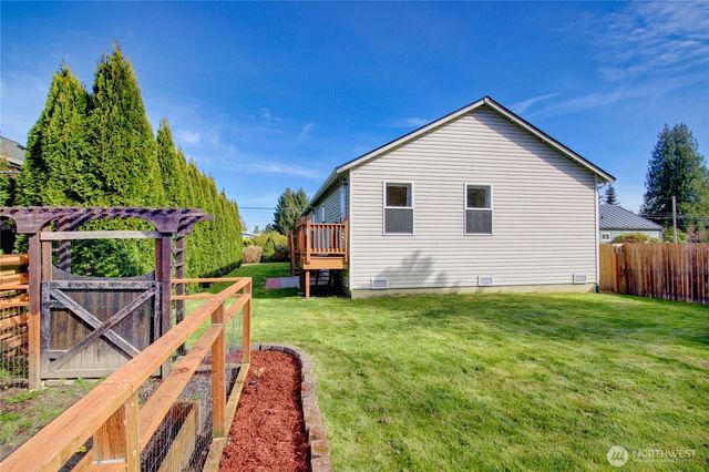 1320 E Fairhaven Avenue, Burlington, WA 98233