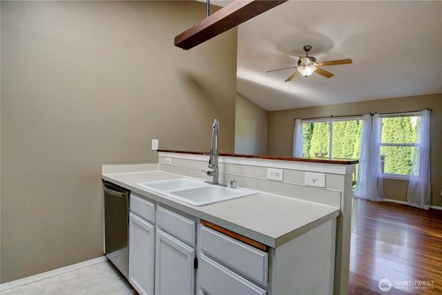 1320 E Fairhaven Avenue, Burlington, WA 98233