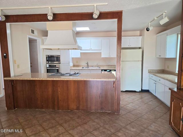 6732 SOUTHWIND Drive, El Paso, TX 79912