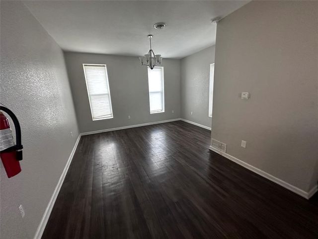 2400 SE 8th Street, Des Moines, IA 50315