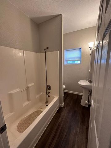 2400 SE 8th Street, Des Moines, IA 50315