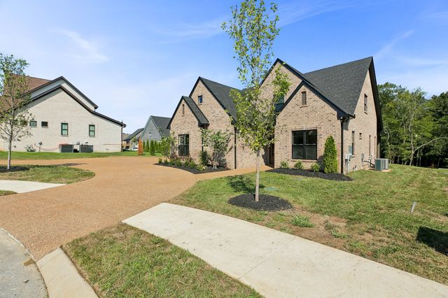 1137 Willow Springs Dr, Lebanon, TN 37087