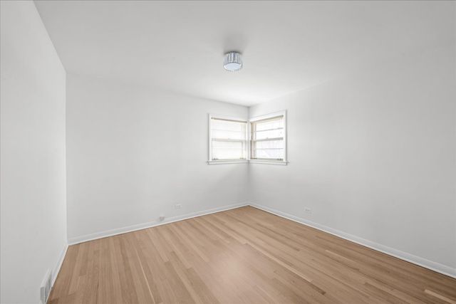 7012 N Kenton Avenue, Lincolnwood, IL 60712