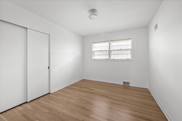 7012 N Kenton Avenue, Lincolnwood, IL 60712