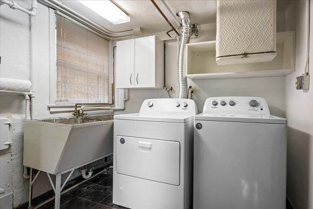 7012 N Kenton Avenue, Lincolnwood, IL 60712