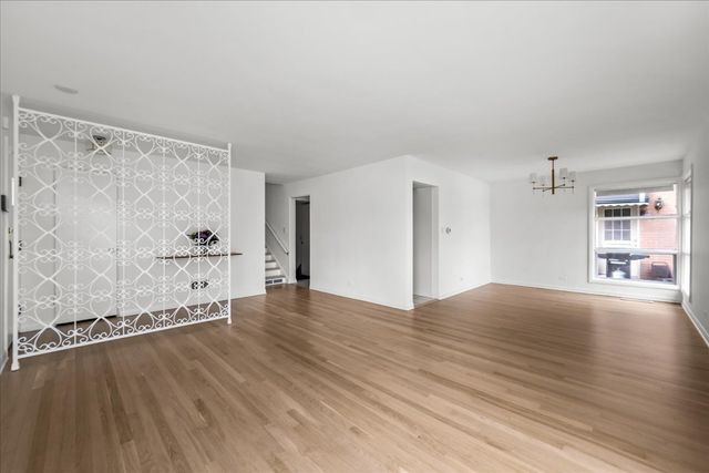 7012 N Kenton Avenue, Lincolnwood, IL 60712