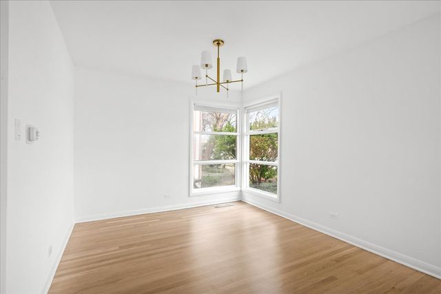 7012 N Kenton Avenue, Lincolnwood, IL 60712