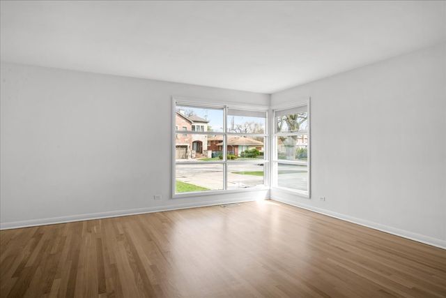 7012 N Kenton Avenue, Lincolnwood, IL 60712