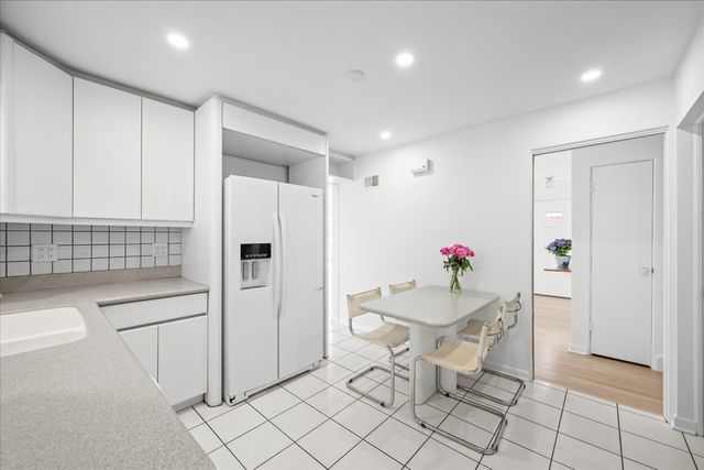 7012 N Kenton Avenue, Lincolnwood, IL 60712