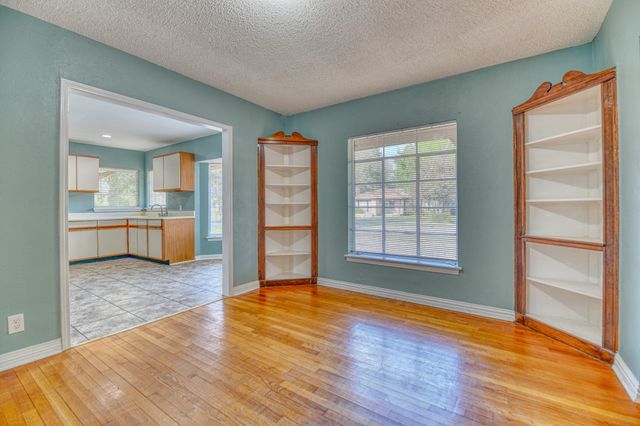 6028 Fairway Avenue, Dallas, TX 75227
