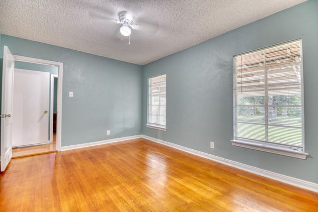 6028 Fairway Avenue, Dallas, TX 75227