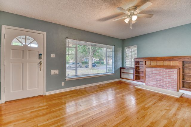 6028 Fairway Avenue, Dallas, TX 75227