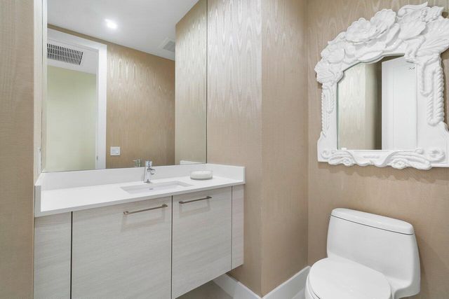 3 Water Club Way 401, North Palm Beach, FL 33408