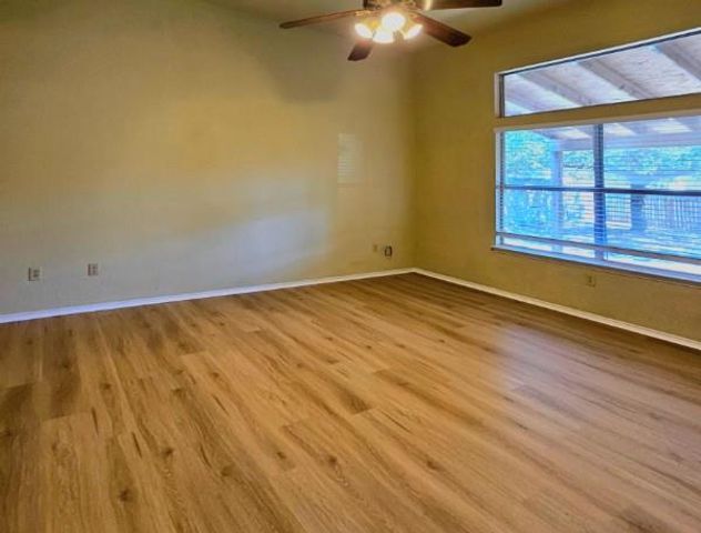 132 Stephen LN, Georgetown, TX 78626