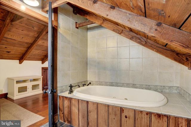 221 LINCOLN WAY W, New Oxford, PA 17350