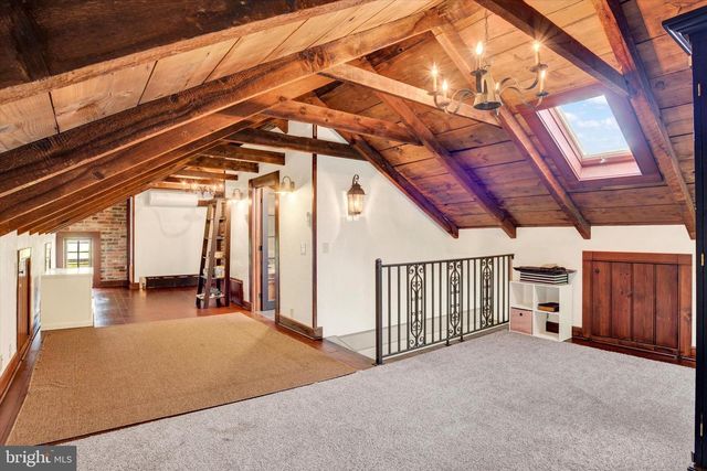 221 LINCOLN WAY W, New Oxford, PA 17350