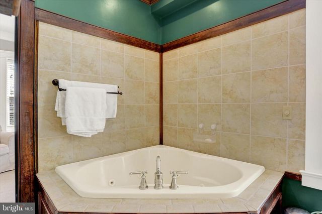 221 LINCOLN WAY W, New Oxford, PA 17350