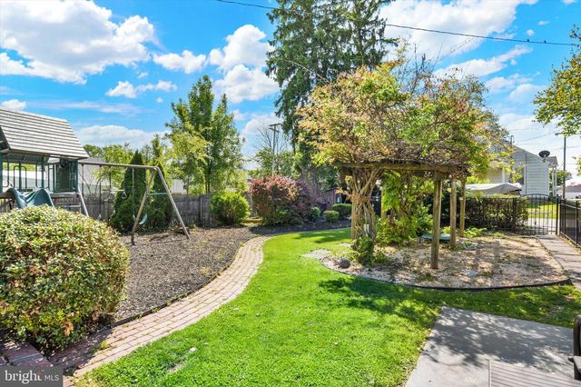221 LINCOLN WAY W, New Oxford, PA 17350