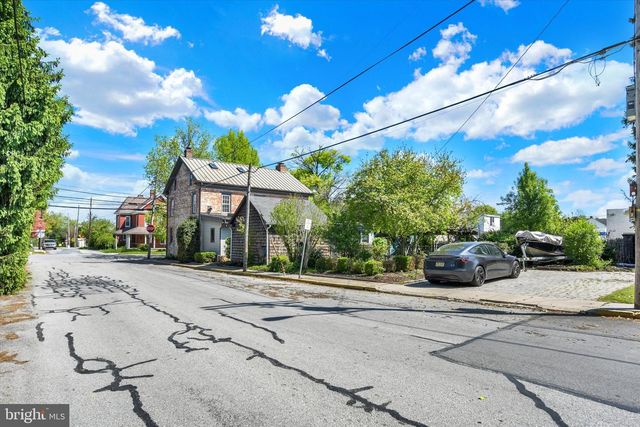 221 LINCOLN WAY W, New Oxford, PA 17350