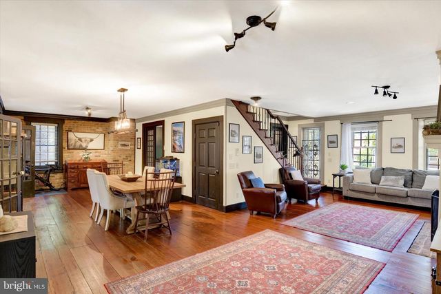 221 LINCOLN WAY W, New Oxford, PA 17350