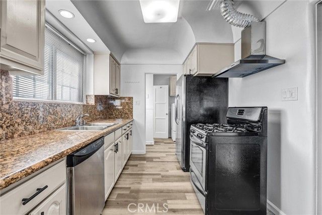 9807 S Denker, Los Angeles, CA 90047