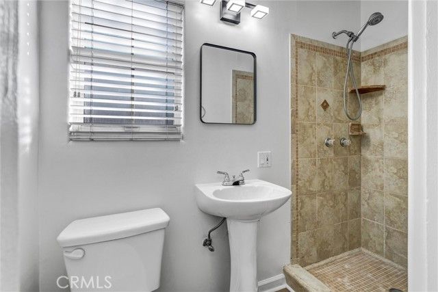 9807 S Denker, Los Angeles, CA 90047