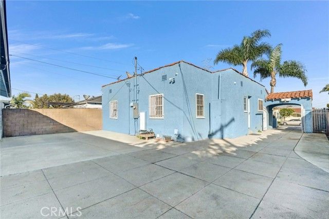 9807 S Denker, Los Angeles, CA 90047