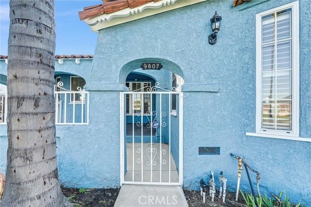 9807 S Denker, Los Angeles, CA 90047