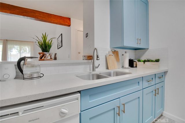 28947 E Thousand Oaks 238, Agoura Hills, CA 91301