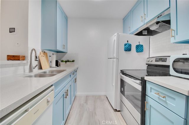 28947 E Thousand Oaks 238, Agoura Hills, CA 91301