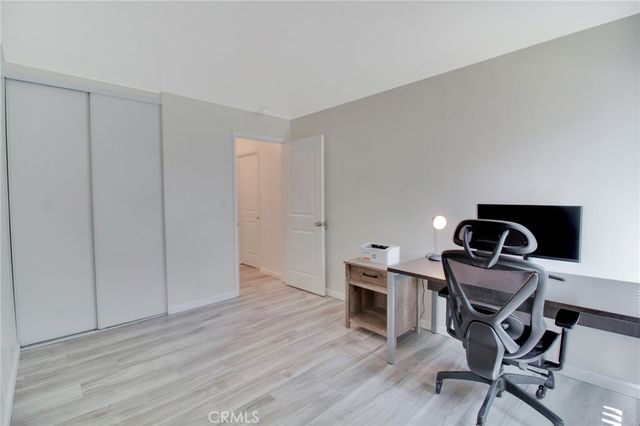 28947 E Thousand Oaks 238, Agoura Hills, CA 91301