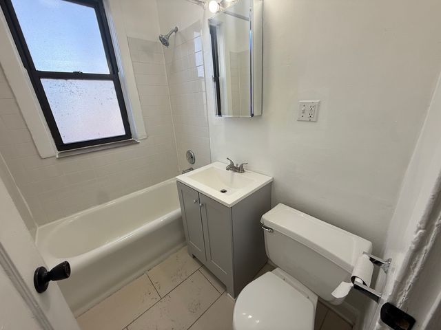 1022 E Hyde Park Boulevard 3S, Chicago, IL 60615