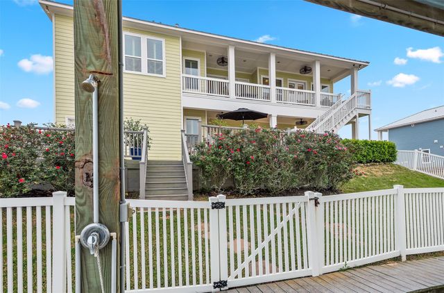 1110 Highborne Cay Court, Texas City, TX 77590