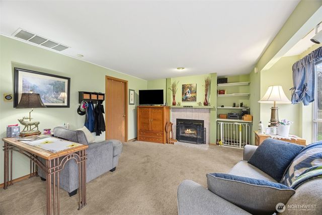 915 129th Street Ct E, Tacoma, WA 98445