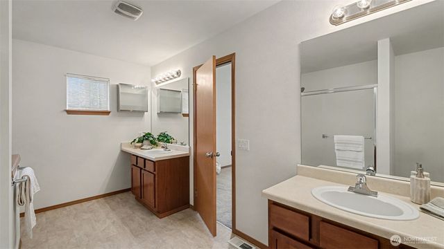 22648 128th Avenue SE, Kent, WA 98031