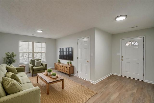 1032 Crimson Creek Drive, Lexington, KY 40509