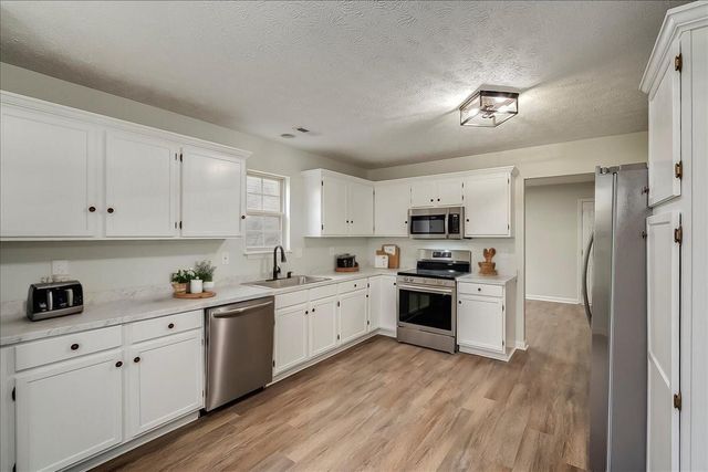 1032 Crimson Creek Drive, Lexington, KY 40509