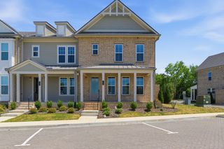 136 Nearwater Place, Hendersonville, TN 37075