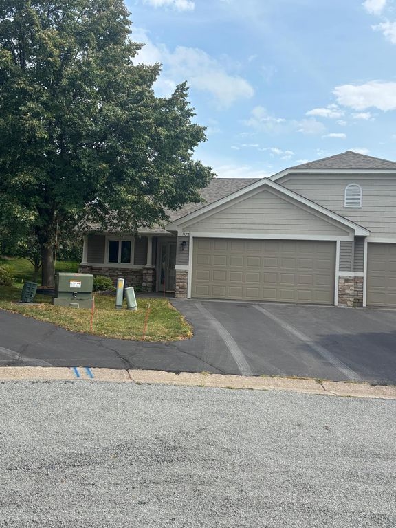 572 Williamsburg Place, New Richmond, WI 54017