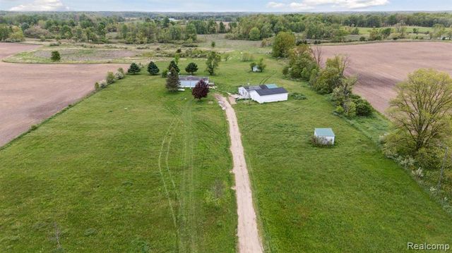 1832 E Carson City Road, Sheridan, MI 48884
