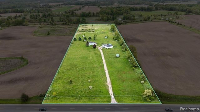 1832 E Carson City Road, Sheridan, MI 48884