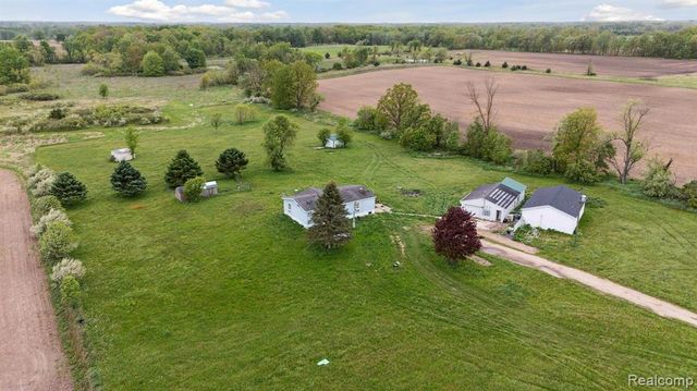 1832 E Carson City Road, Sheridan, MI 48884