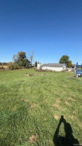 1832 E Carson City Road, Sheridan, MI 48884