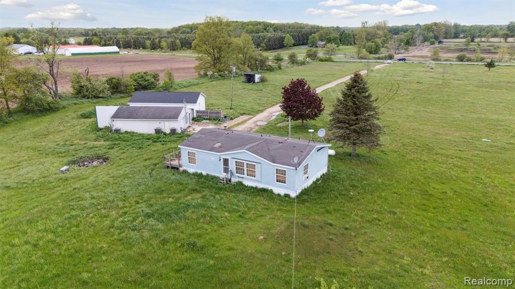 1832 E Carson City Road, Sheridan, MI 48884