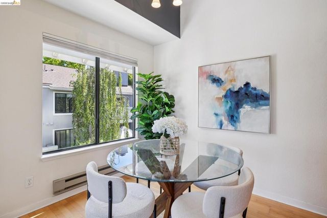 6 Schooner Ct, Richmond, CA 94804