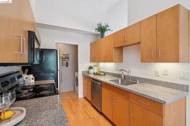 6 Schooner Ct, Richmond, CA 94804