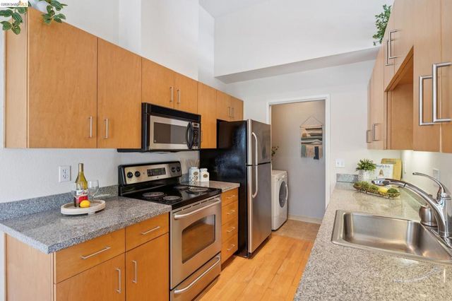 6 Schooner Ct, Richmond, CA 94804