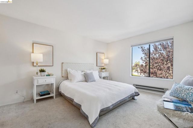 6 Schooner Ct, Richmond, CA 94804